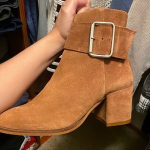 Women’s Steve Madden boots. Never worn. Size 7